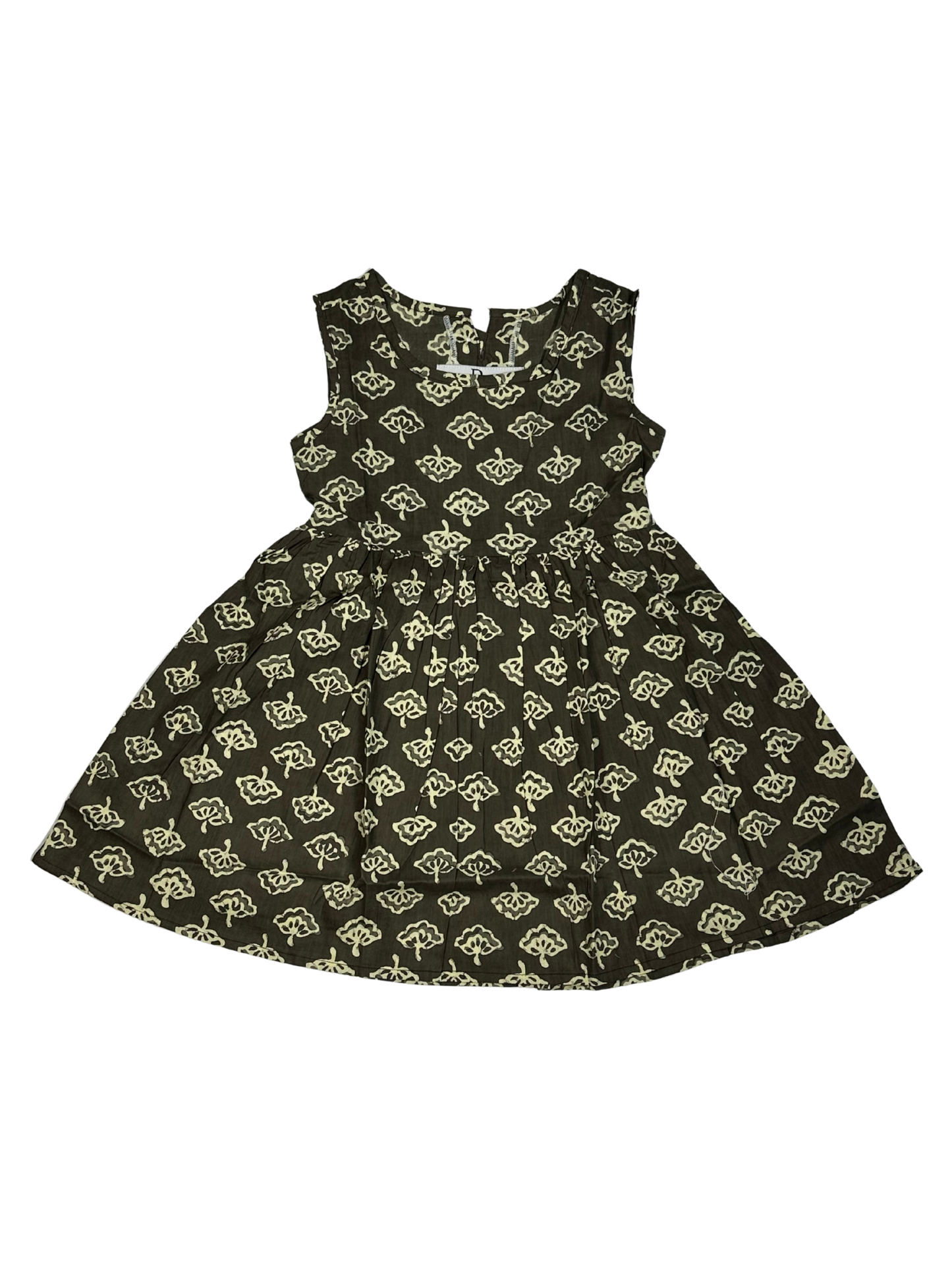 Chic Black & White Sleeveless Dress – Elegant & Timeless